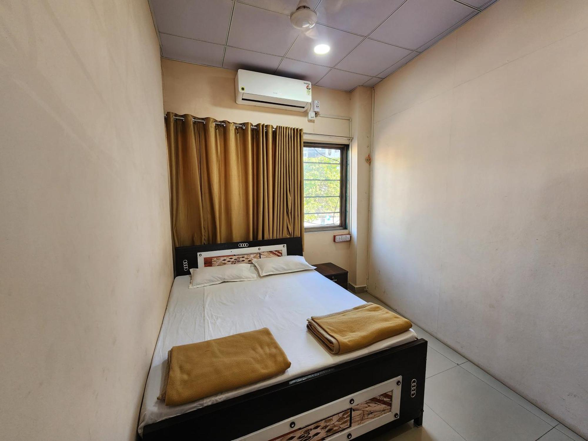 Hotel Diamond Ac Dormitory And Guest House Сурат Екстериор снимка